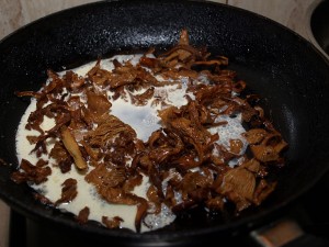 crêpes with meat in creamy chanterelle sauce