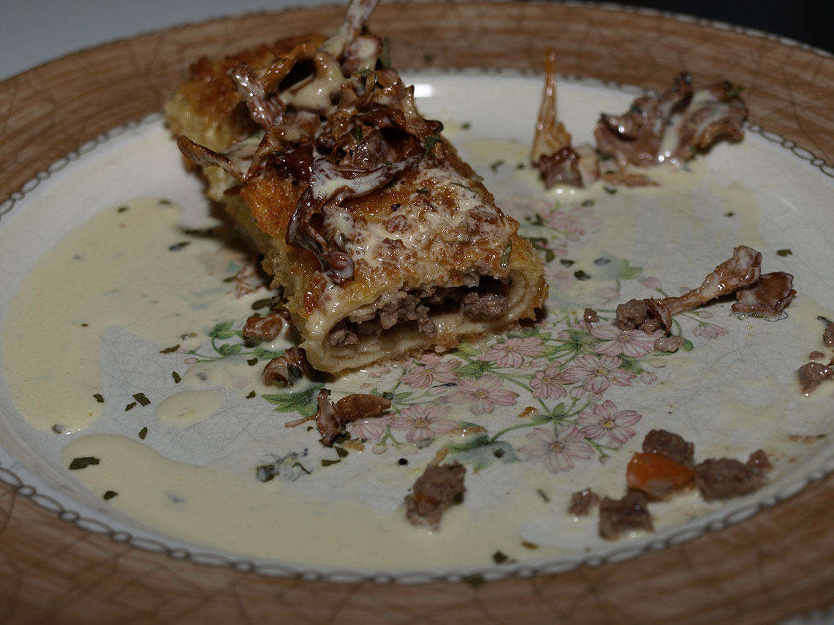 crêpes with meat in creamy chanterelle sauce